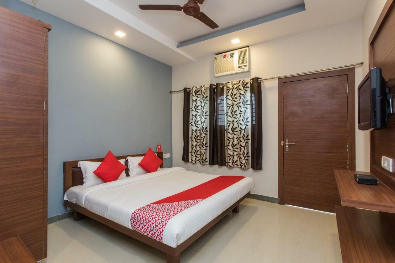 Oyo 17161 Hotel Mahalaxmi Ujjain Exterior foto